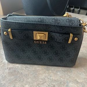 Like New Guess Crossbody